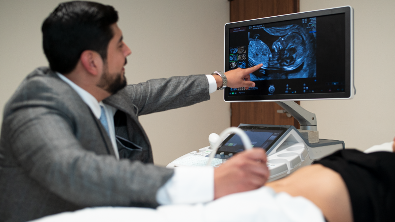 Dr. Abel Guzmán, Ginecólogo en Monterrey | Control Prenatal en Monterrey | Medicina Materno-Fetal en Monterrey