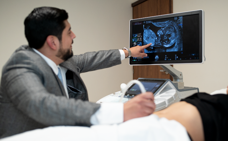 Dr. Abel Guzmán, Ginecólogo en Monterrey | Control Prenatal en Monterrey | Medicina Materno-Fetal en Monterrey