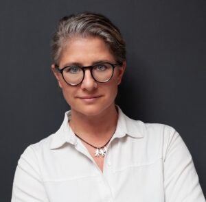 Dra. Ana Pérez Alzueta. Ginecóloga. Especialista en Preservación de la Fertilidad (congelación de óvulos). Fertilab