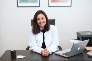 Dra. Yara Regina Holetz